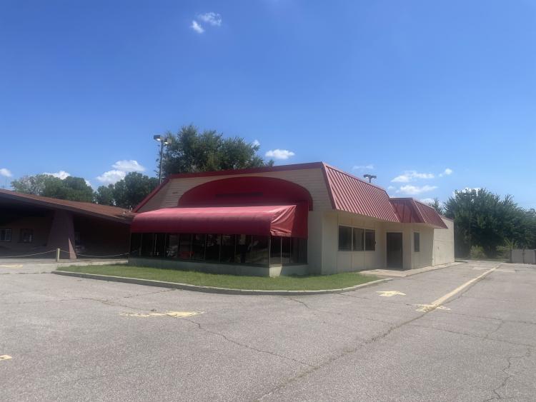 former Arbys building for sublease Yukon, Ok exterior photo