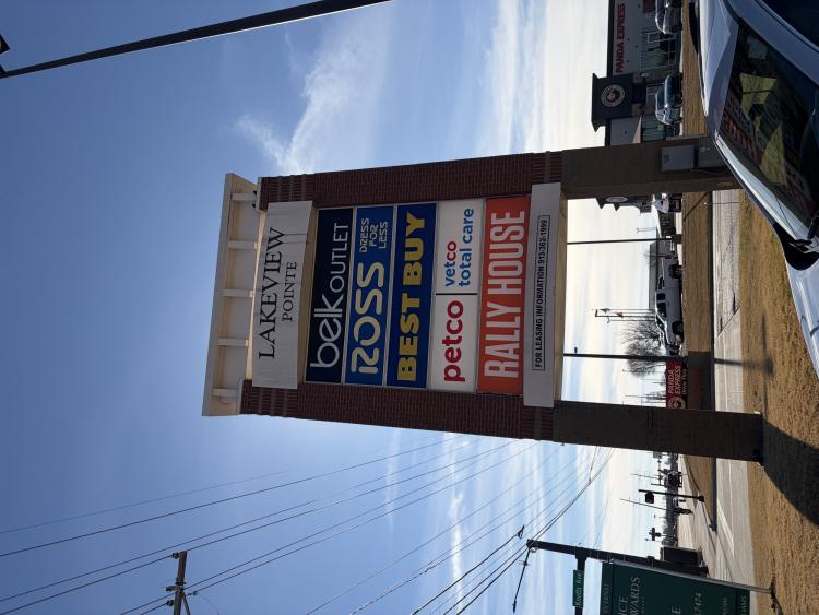 Lakeview Pointe Shopping Center - Stillwater, OK - pylon