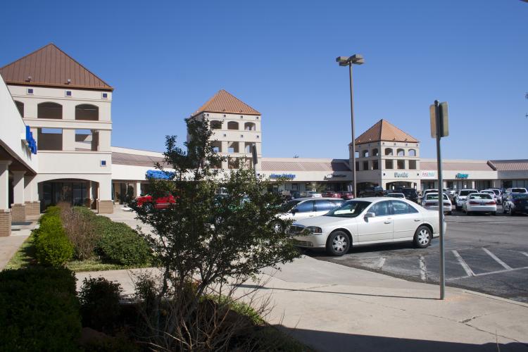 Quailbrook Plaza retail space for lease Oklahoma City, OK exterior photo3