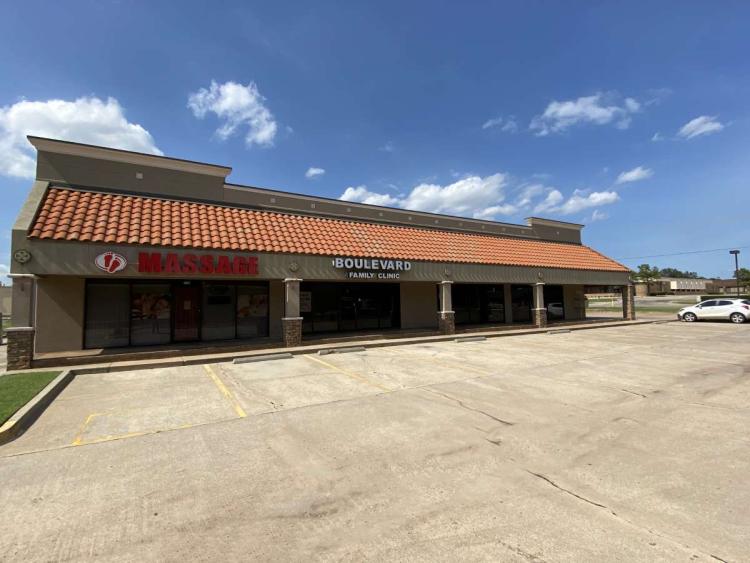 Boulevard Square retail space for lease Edmond, OK exterior photo-2