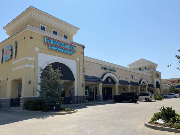 Piazza Shops retail space for Lease, Edmond, Ok exterior photo3
