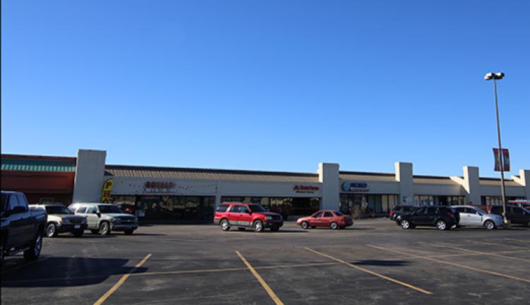 Walnut Square retail space for lease Oklahoma City, Ok exterior photo 2