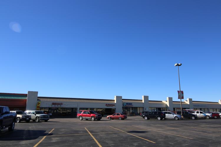 Walnut Square retail space for lease Oklahoma City, Ok exterior photo 2