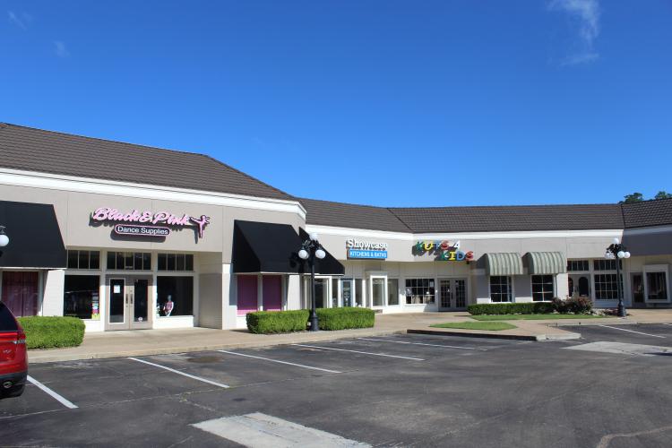 The Plaza Shopping Center retail space for lease Tulsa, OK exterior photo2