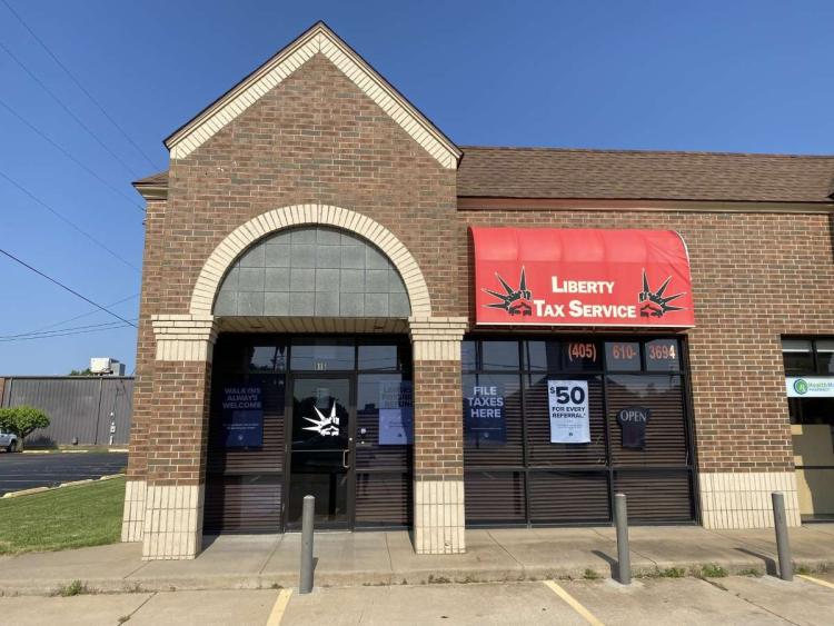 retail space for lease Midwest city, OK exterior photo
