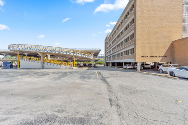 Pasteur Building 1111 N Lee, Oklahoma City office space for lease - exterior photo-parking