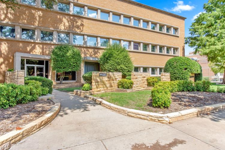Pasteur Building 1111 N Lee, Oklahoma City office space for lease - exterior photo-entrance