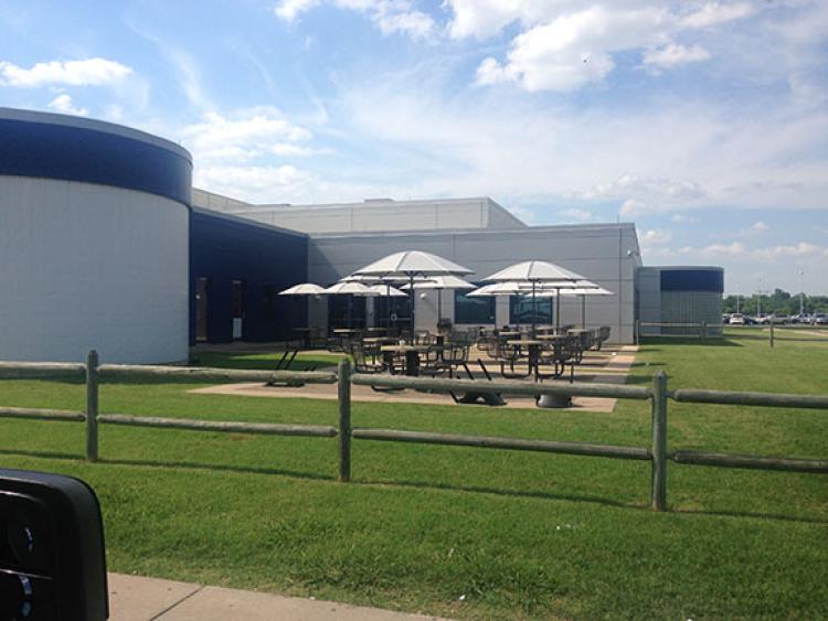 Verizon Cherokee Campus Office Space For Lease - Outdoor Patio