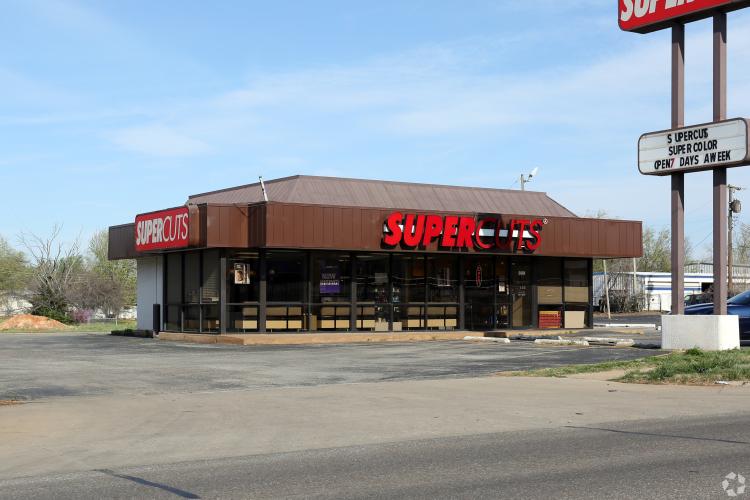 freestanding salon barbershop building for lease In Midwest City, OK exterior photo6