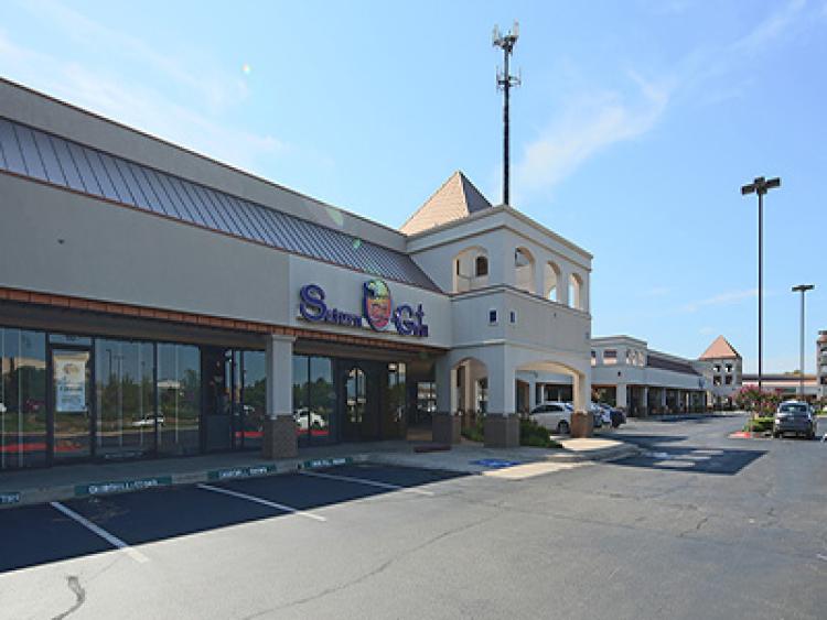 Quailbrook Plaza retail space for lease Oklahoma City, OK exterior photo3