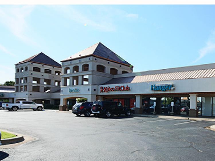 Quailbrook Plaza retail space for lease Oklahoma City, OK exterior photo4