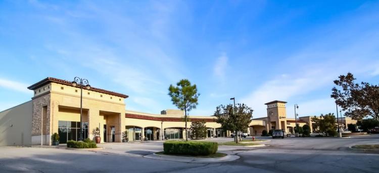Shopping Center for lease north Oklahoma City, OK exterior photo3
