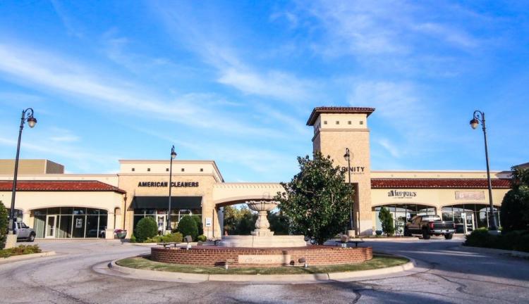 Shopping Center for lease north Oklahoma City, OK exterior photo2