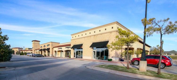 Shopping Center for lease north Oklahoma City, OK exterior photo4
