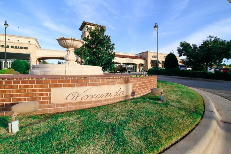 Shopping Center for lease north Oklahoma City, OK exterior photo