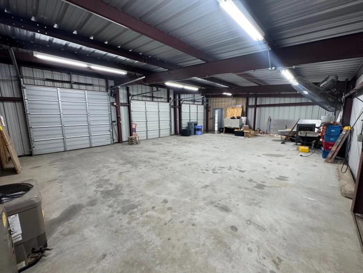 Industrial / Flex Building - For Lease - Warehouse