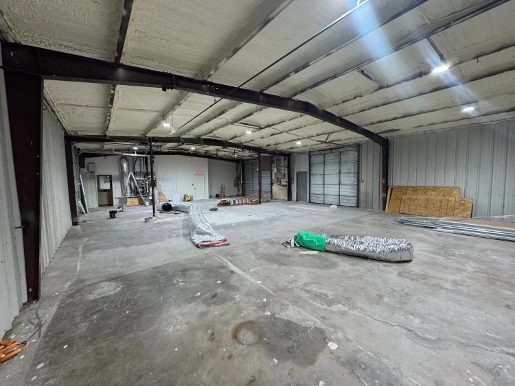 Industrial / Flex Building - For Lease - Warehouse