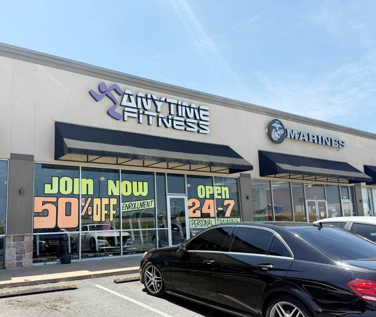 retail space for lease strip center Durant, OK exterior photo