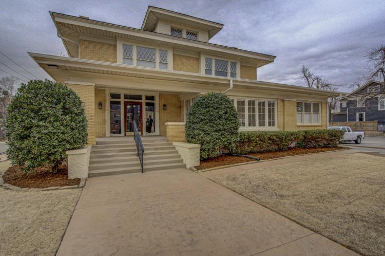 office executive suite for lease, Oklahoma City, OK exterior photo of property2