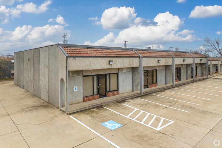 220 NE 38th Terrace
