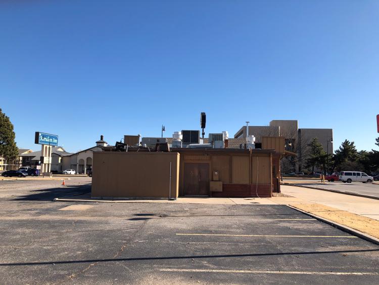 former Rib Crib restaurant for retail lease - Oklahoma City, OK exterior photo