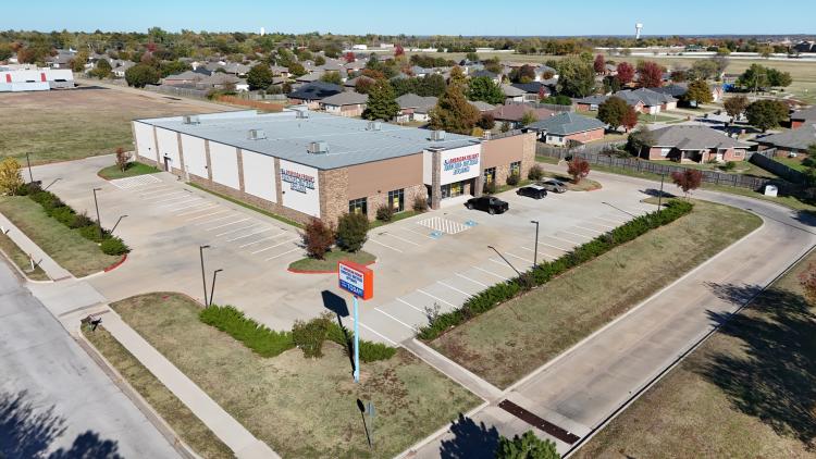 freestanding building for lease or sale, Norman, OK exterior photo