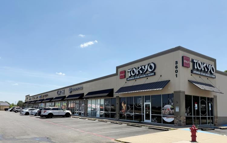 retail space for lease strip center Durant, OK exterior photo