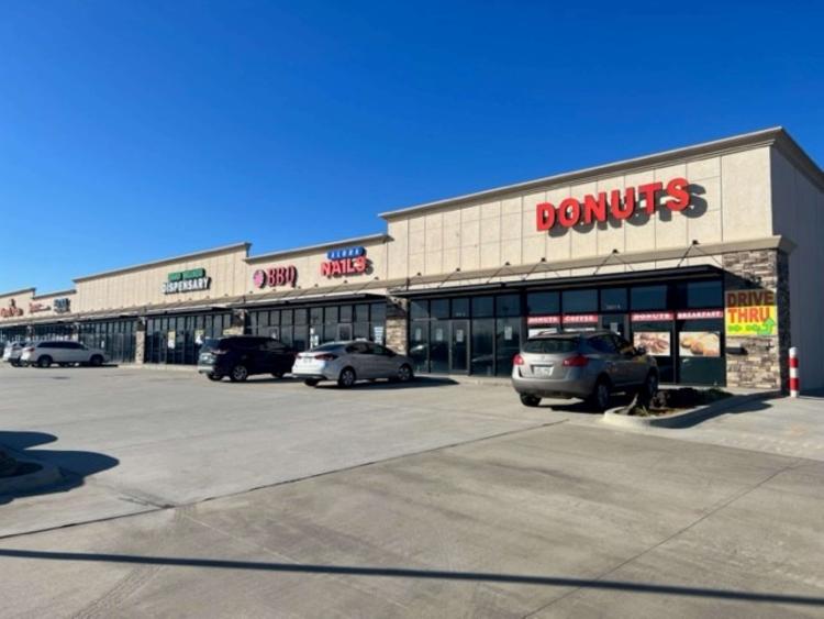 Shoppes on Broadway pad site for sale Edmond, OK building photos