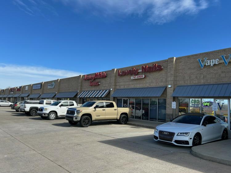 retail space for lease Midwest City, OK exterior photo