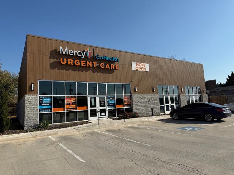 retail/office space for lease Edmond, OK exterior photo