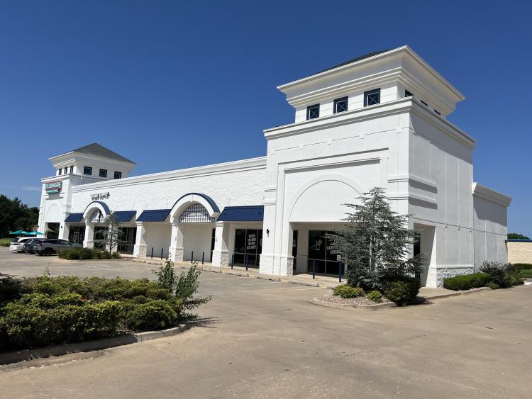 Piazza Shops retail space for Lease, Edmond, Ok exterior photo