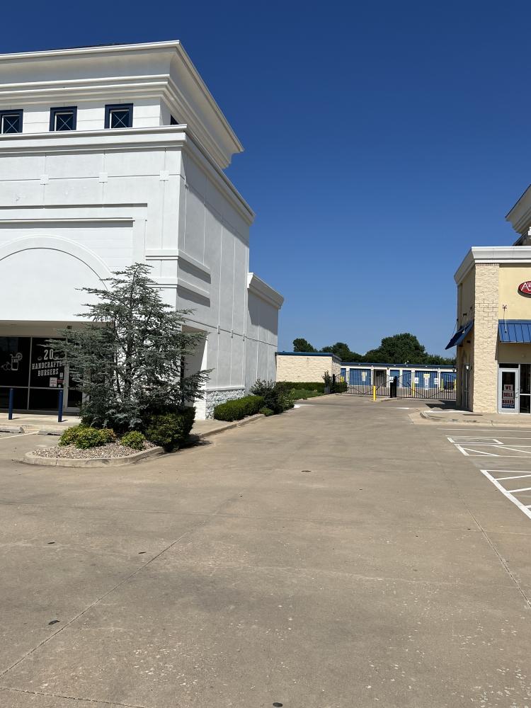 Piazza Shops retail space for Lease, Edmond, Ok exterior photo