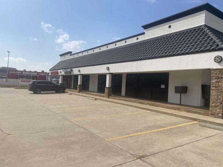 Boulevard Square retail space for lease Edmond, OK exterior photo3