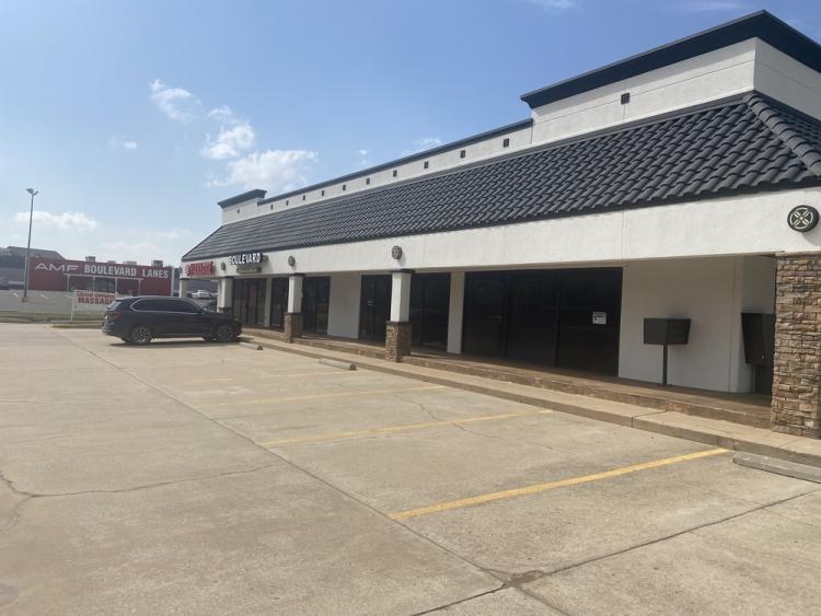 Boulevard Square retail space for lease Edmond, OK exterior photo4