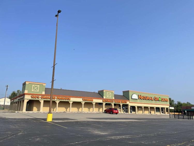retail space for lease on N May Ave, Oklahoma city, OK exterior photo North bldg Natural Grocer's