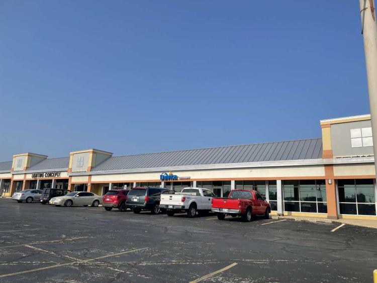 retail space for lease on N May Ave, Oklahoma city, OK exterior photo south bldg-1
