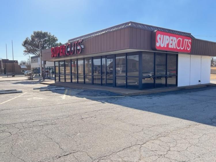freestanding salon barbershop building for lease In Midwest City, OK exterior photo4