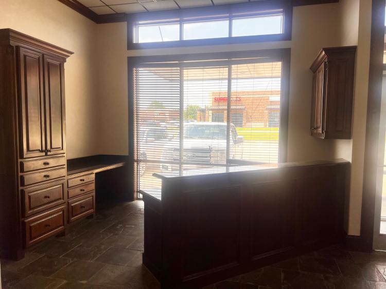 retail/ofc space for lease Durant, OK interior photo