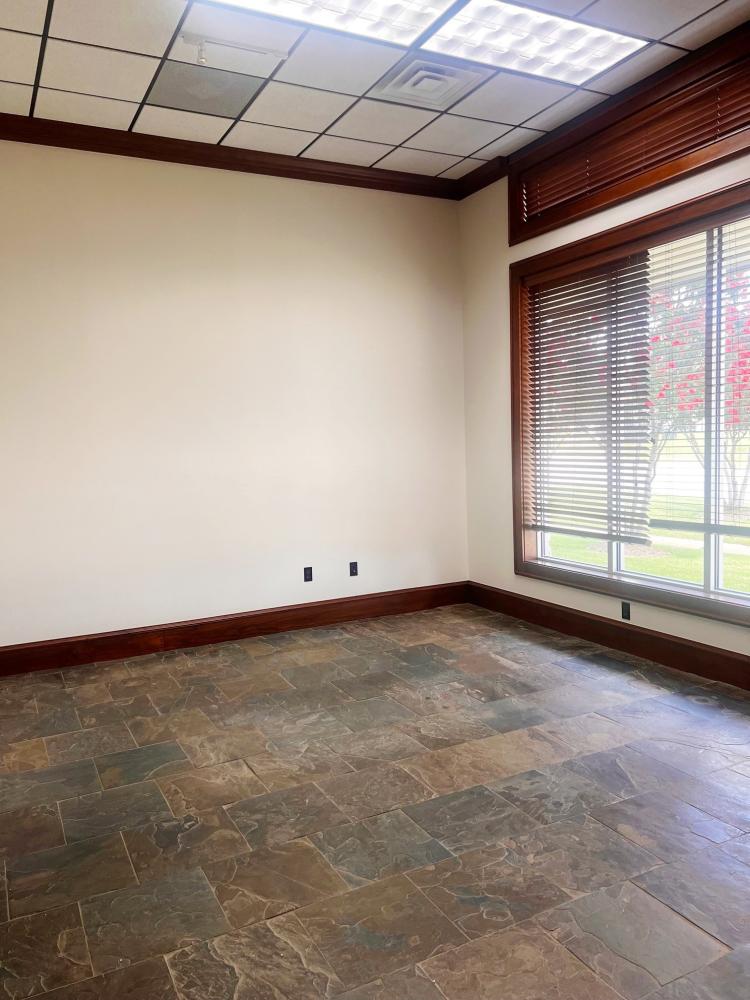retail/ofc space for lease Durant, OK interior photo