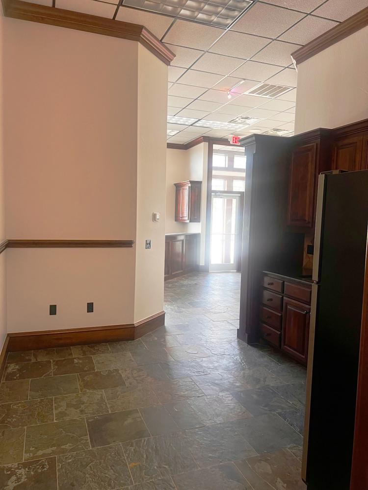 retail/ofc space for lease Durant, OK interior photo