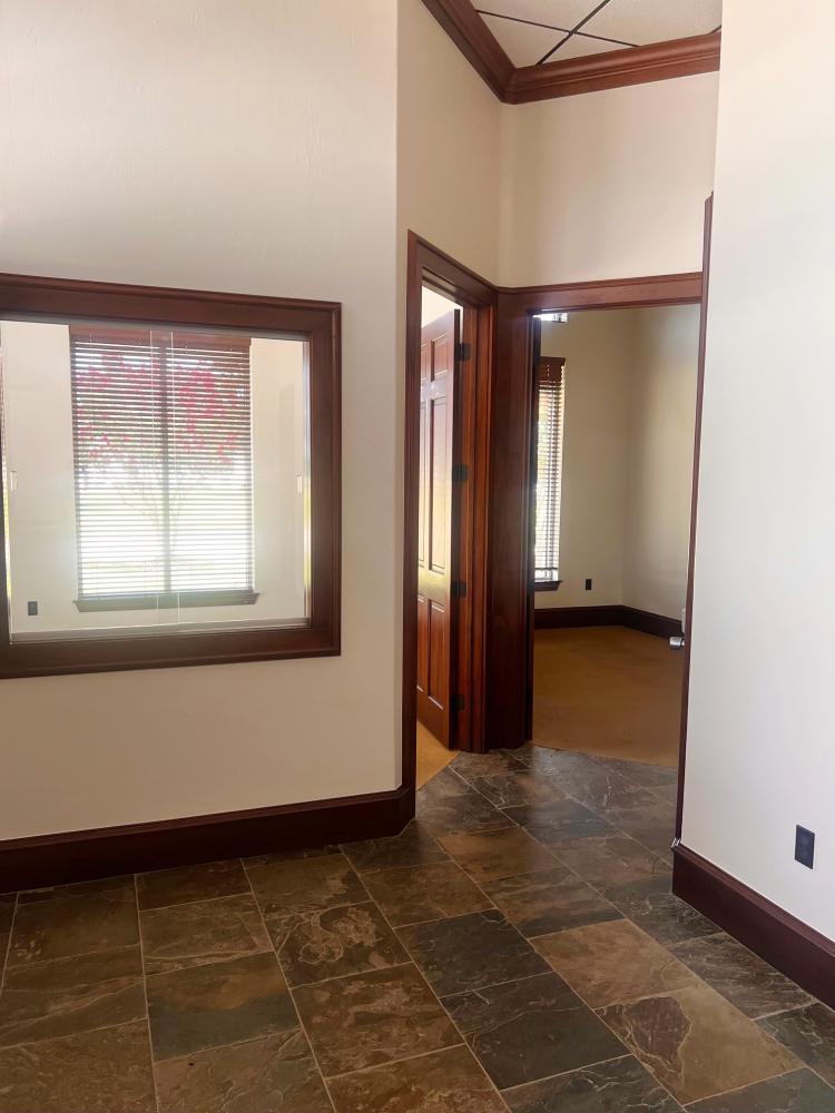 retail/ofc space for lease Durant, OK interior photo