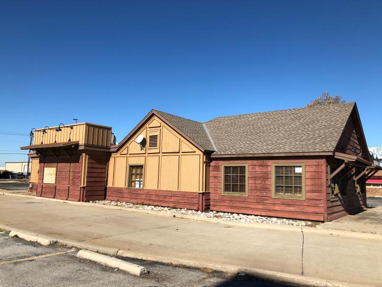 former Rib Crib restaurant for retail lease - Oklahoma City, OK exterior photo