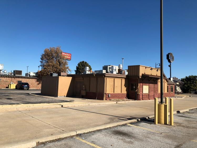 former Rib Crib restaurant for retail lease - Oklahoma City, OK exterior photo