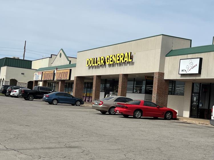 Retail space for lease Northwest Oklahoma City, OK exterior photo
