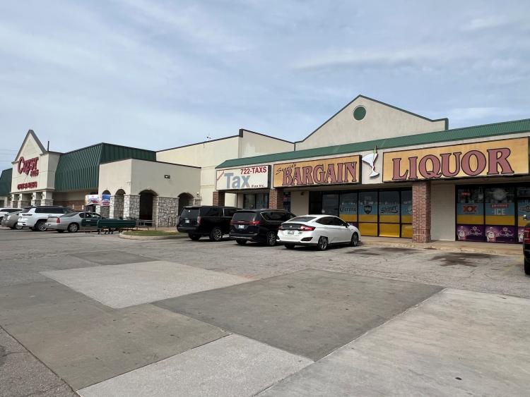 Retail space for lease Northwest Oklahoma City, OK exterior photo