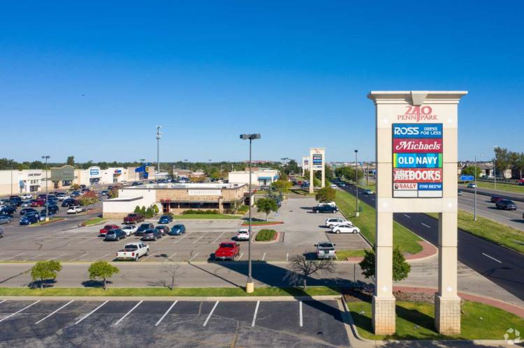 retail space for lease south Oklahoma City, OK pylon