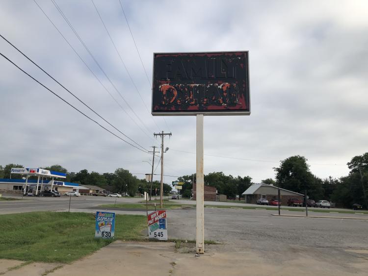 freestanding for sublease building Haskell, Oklahoma pylon sign