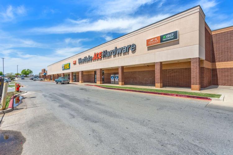 retail shopping center for investmnet sale Northwest Oklahoma City, OK photo