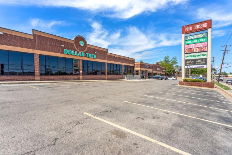 retail shopping center for investmnet sale Northwest Oklahoma City, OK photo