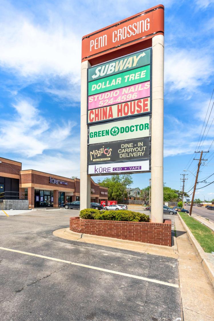retail shopping center for investmnet sale Northwest Oklahoma City, OK photo